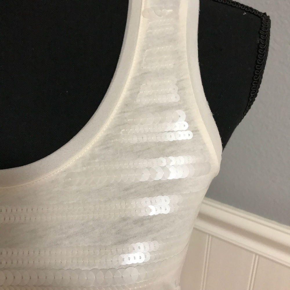 🌷BOGO🌷EUC- Ann Taylor- Sequined Cream Top - Picture 2 of 8
